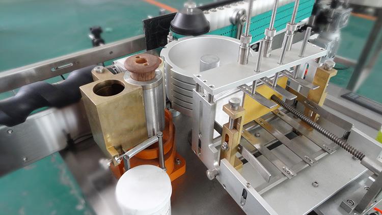 Máy dán nhãn giấy keo ướt hoàn toàn tự động cho sản phẩm rượu